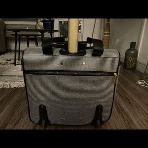 Small carry on w/ wheels